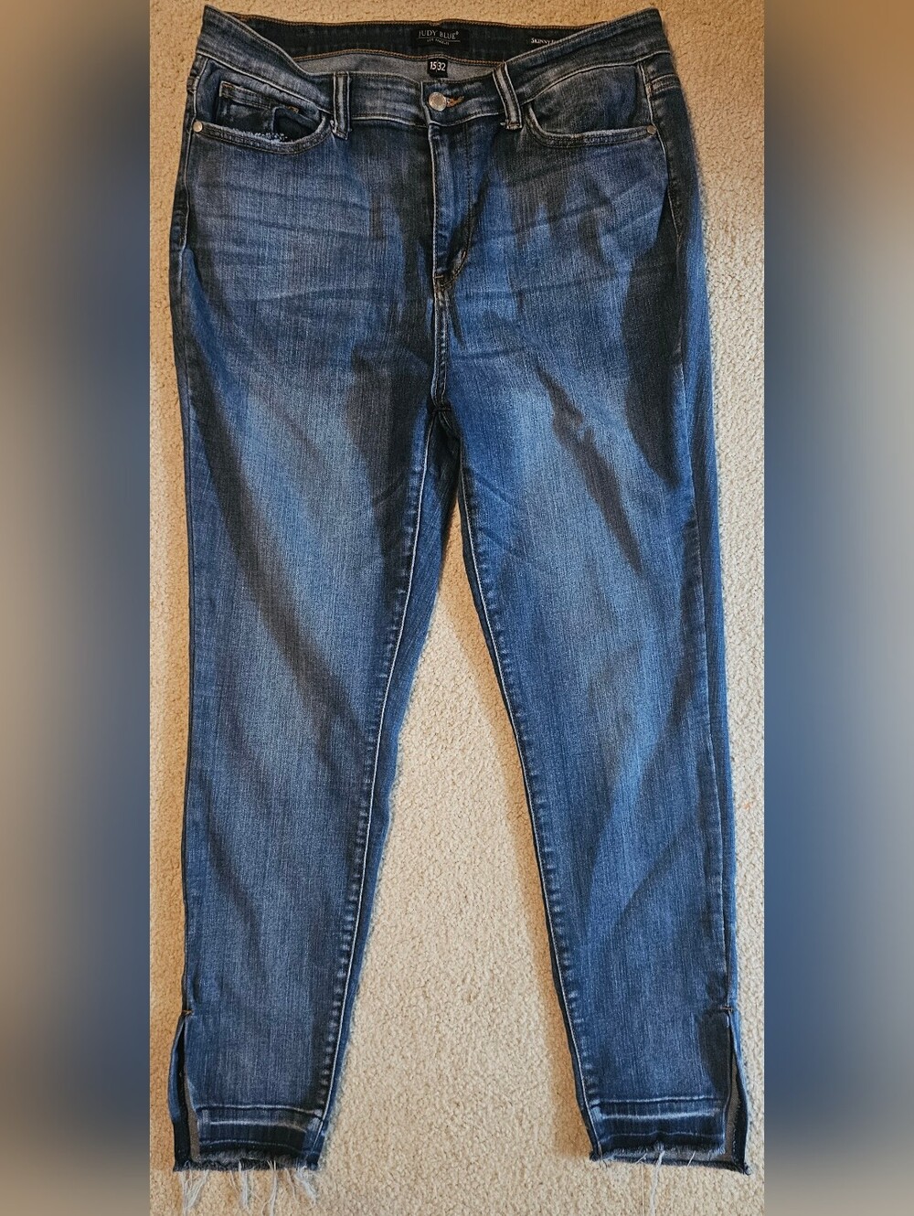 Judy Blue skinny jeans with a high-quality stretch featuring a dark blue wash - Picture 2 of 9